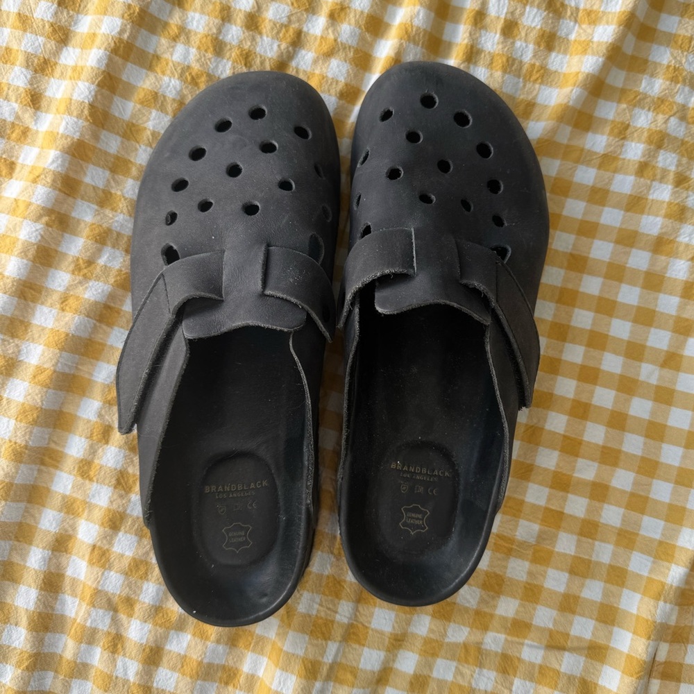 women’s Brandblack Carrera Clog - black 🐈‍⬛